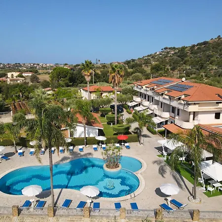 Rosy Aparthotel 3*