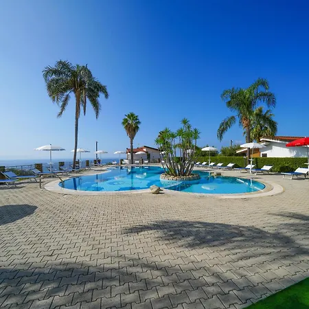 Rosy Apartahotel Capo Vaticano