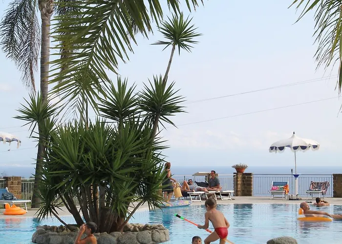 Rosy アパートホテル