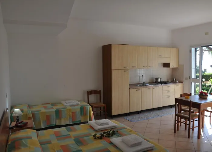 Rosy アパートホテル