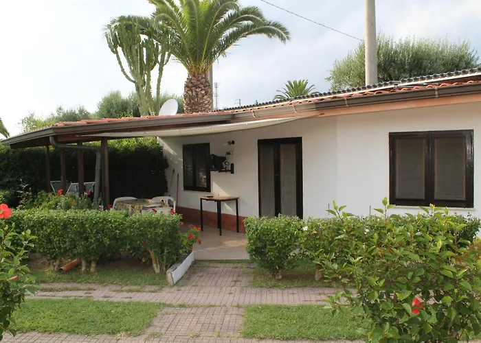 Rosy アパートホテル